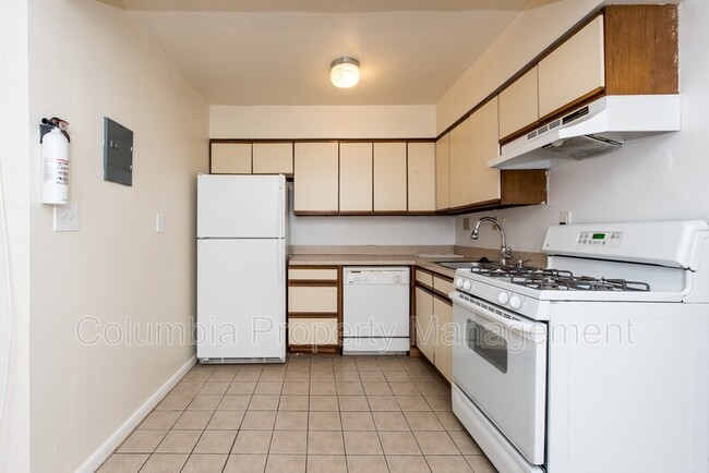 Building Photo - 1633 D St SE