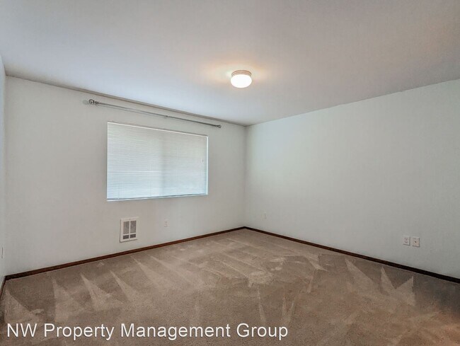 Building Photo - 2 br, 2.5 bath House - 4009 82nd Avenue NE