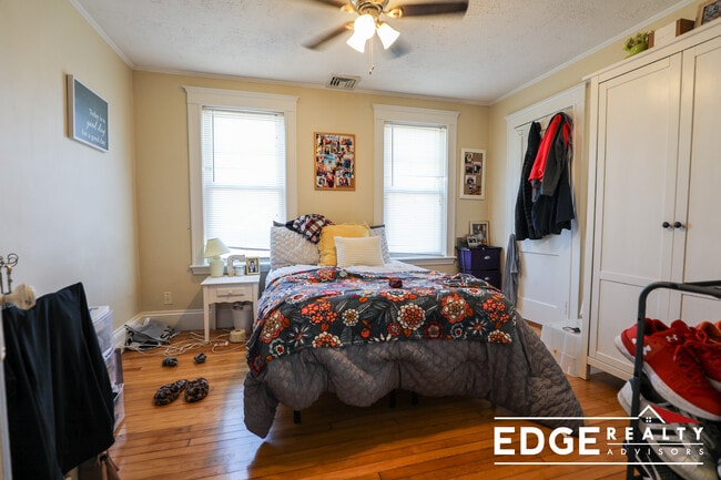 Building Photo - 16 Mapleton St