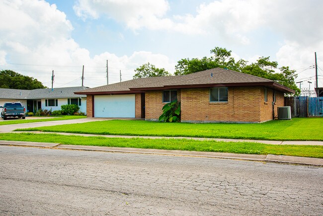 Building Photo - 1712 Dallas St