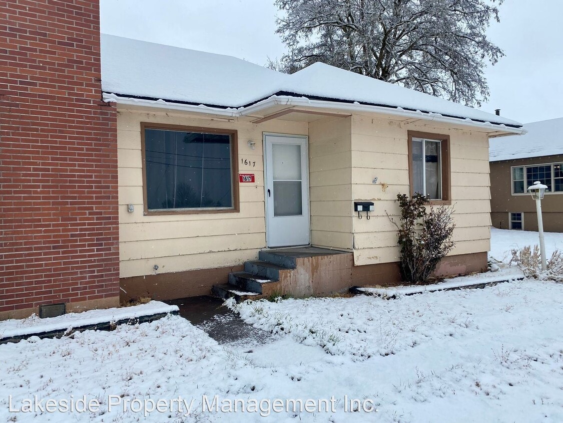 3 br, 1 bath House 1617 Manzanita Street House Rental in Klamath