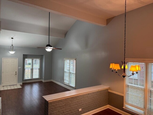 Building Photo - 383 Taylors Way
