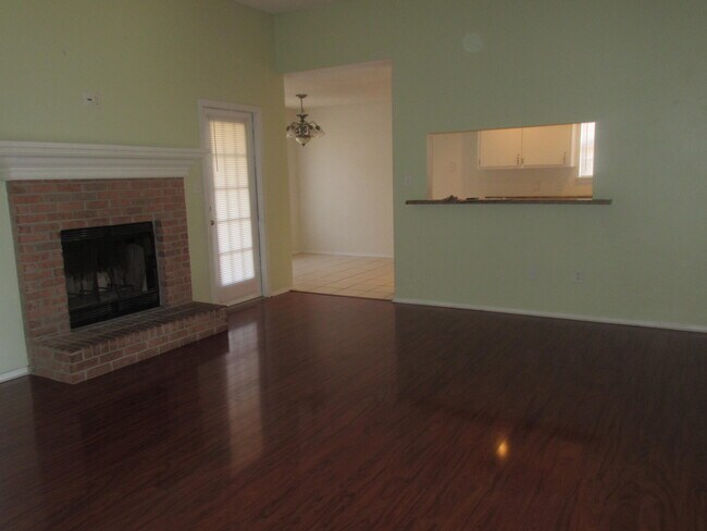Building Photo - 9608 Brentwood Blvd
