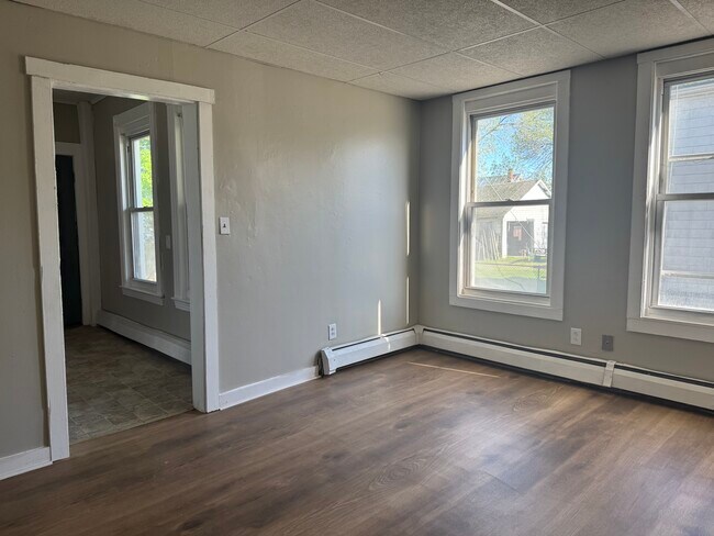 Building Photo - 20 Bellevue St
