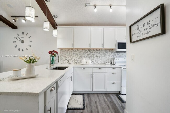 Building Photo - 1713 NW 72nd Ave