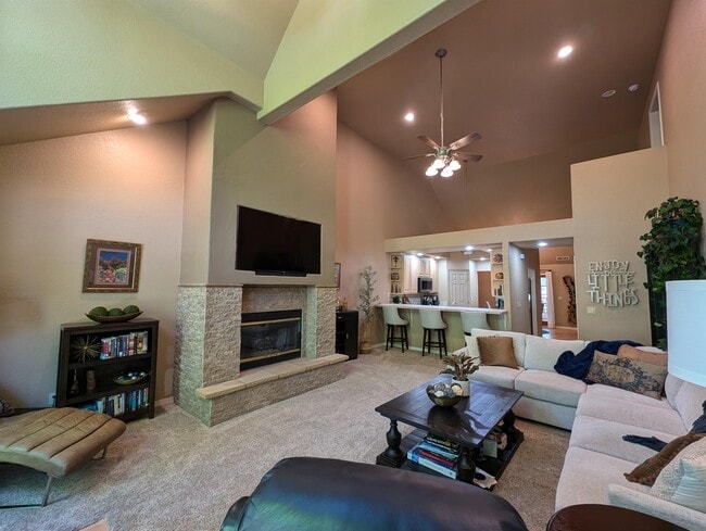 Building Photo - 102 C Racquet Dr