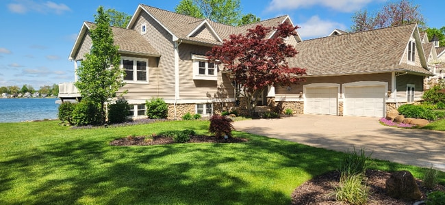 Building Photo - 7241 Davies Dr NE