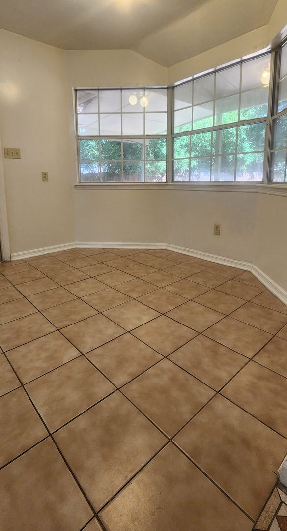 Foto del edificio - 4BR/2.5BA Home in Desirable Northridge Com...