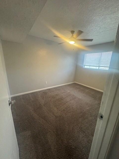 Foto del edificio - 5220 Weber Rd