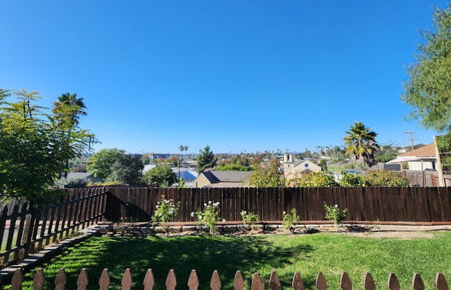 Building Photo - 320 Park Ave