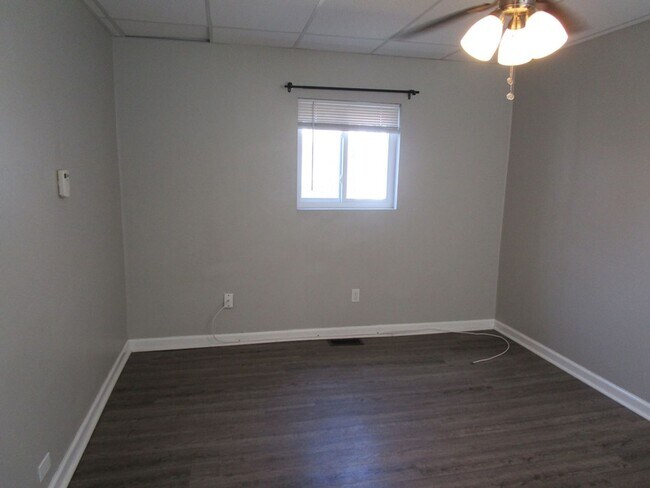 Foto del edificio - UPDATED 1 BEDROOM, 1 BATH HOME + OFFICE IN...