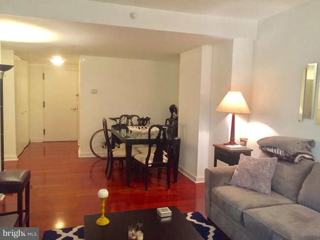 Foto del edificio - 219-29 S 18th St