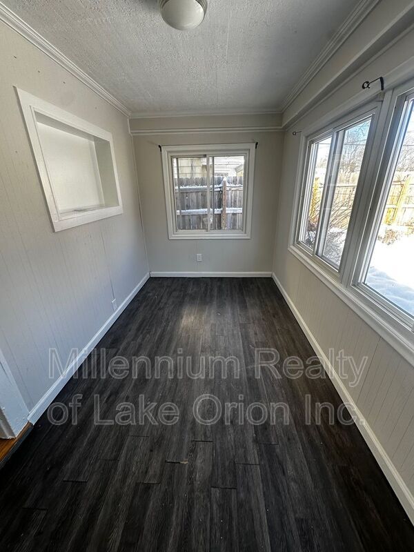 Building Photo - 24 Utica Rd