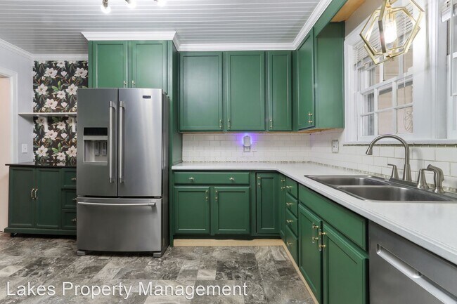 Building Photo - 5 br, 2.5 bath House - 203 Kenosha St