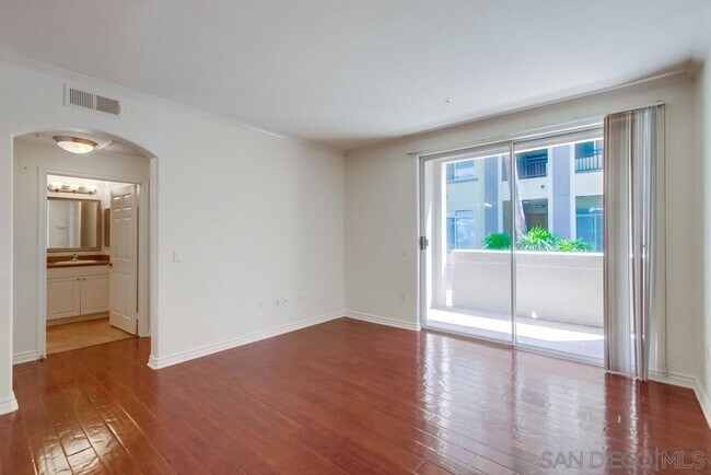 Building Photo - Luxury living in beautiful UTC, Spacious 2...