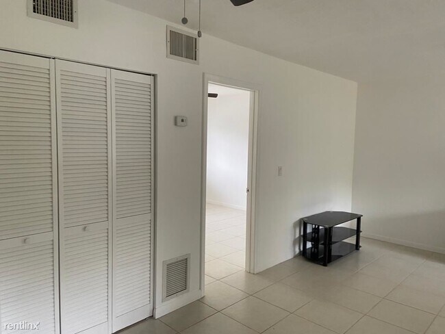 Building Photo - 1 br, 1 bath House - 306 E Ocean Ave Apt 109