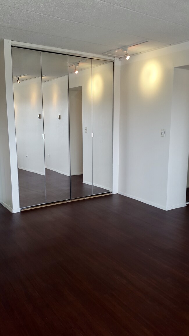 Building Photo - 9229 Queens Blvd