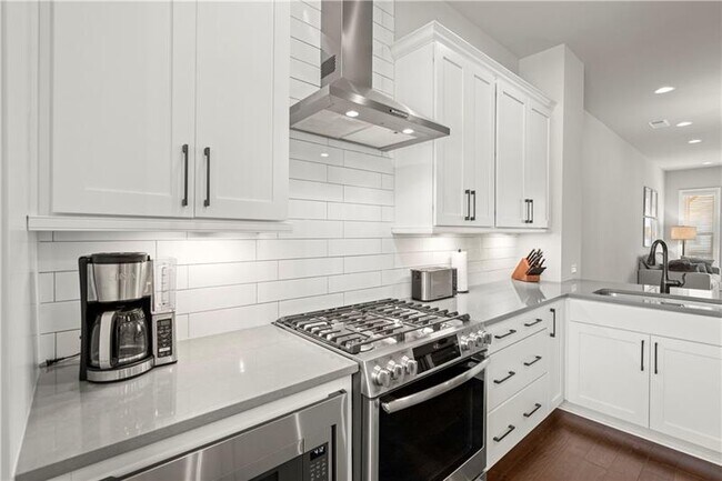 Building Photo - 4330 Parkside Pl