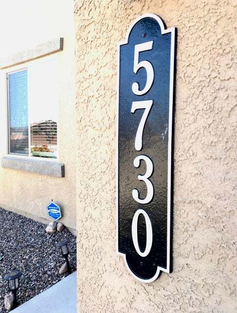 Building Photo - 5730 Los Alamos Dr NE