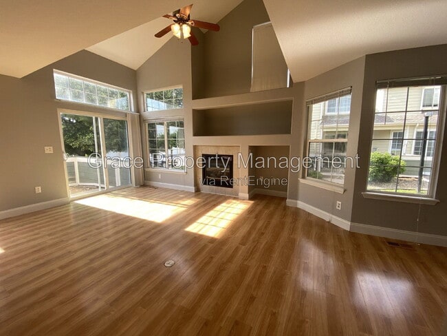 Building Photo - 930 Button Rock Dr