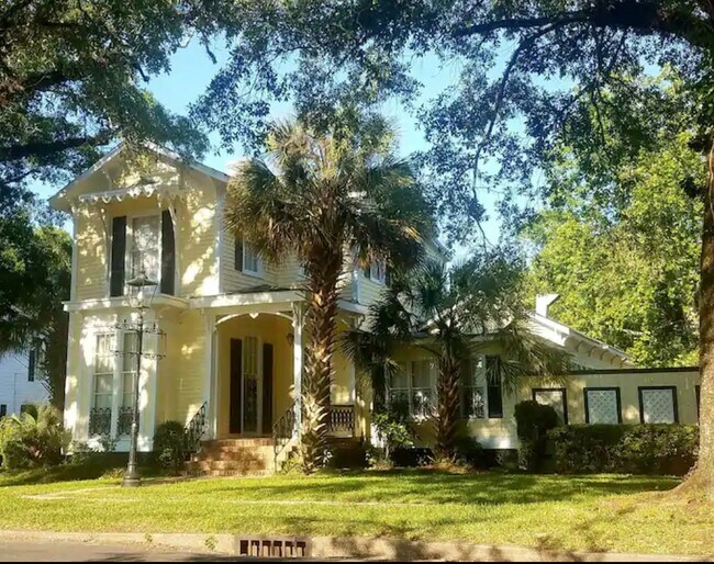 Foto del edificio - 118 N Lafayette St