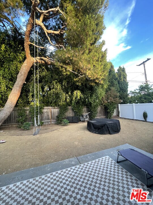 Foto principal - 2658 Santa Ana Ave