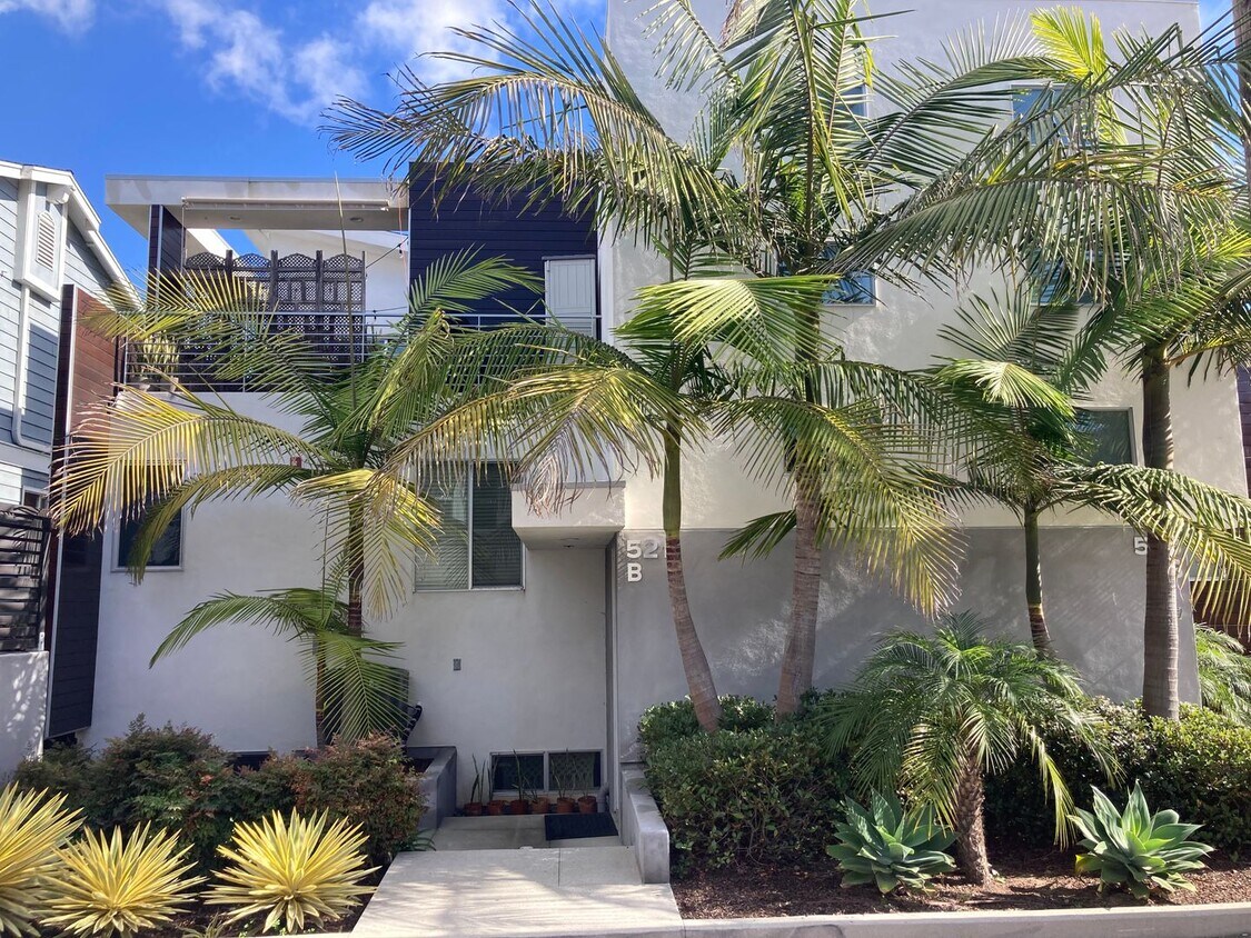 Stunning Beach Townhome Townhome Rentals in Redondo Beach CA