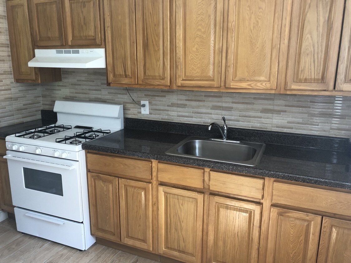 Foto principal - 19-08 81st St