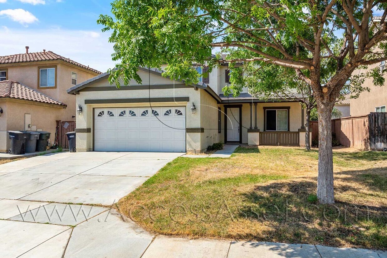 Foto principal - Captivating 3 bed/2.5 Bath Home In Beautif...