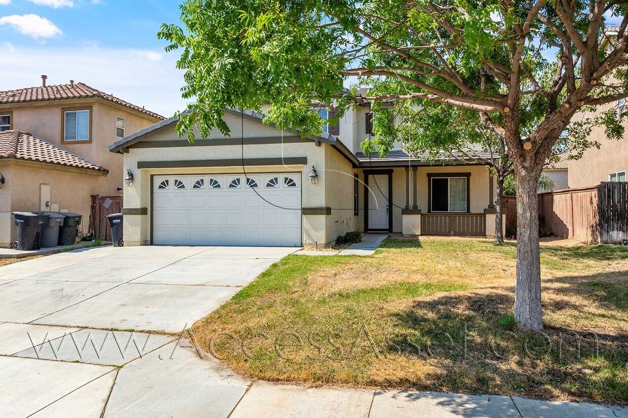 Primary Photo - Captivating 3 bed/2.5 Bath Home In Beautif...
