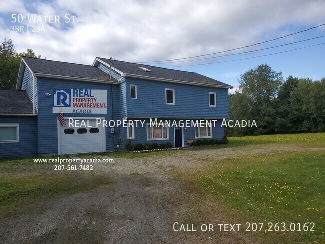 Foto del edificio - Spacious Home on Piscataquis River with Be...