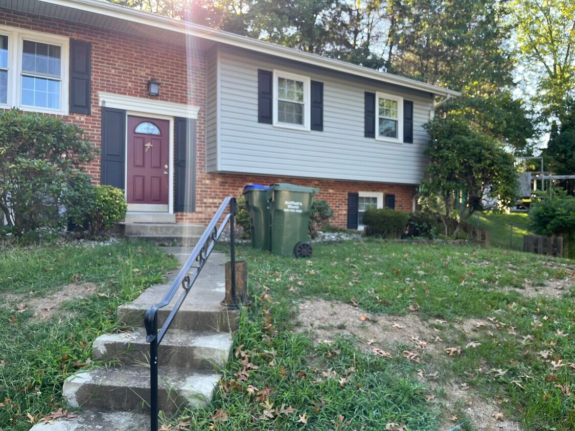House in Cul-de-sac - 12620 Yardarm Pl