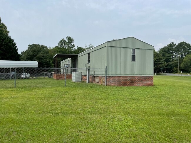 Building Photo - 800 Sportsman Dr
