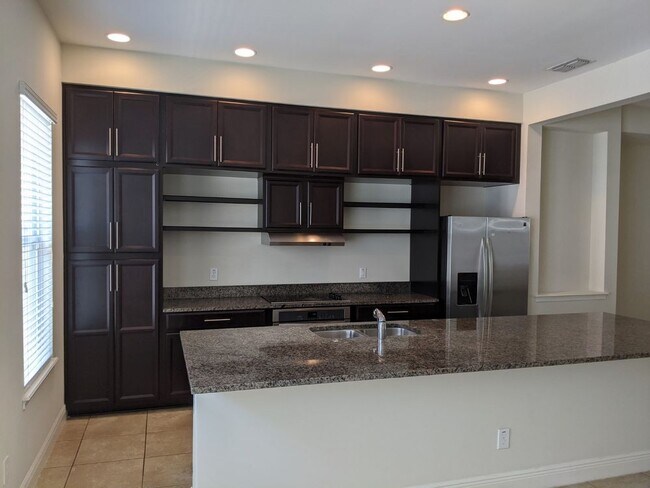 Building Photo - 569 Scotia Pl
