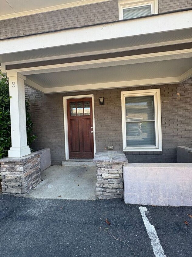 Foto principal - Spacious 2 Bedroom Townhome