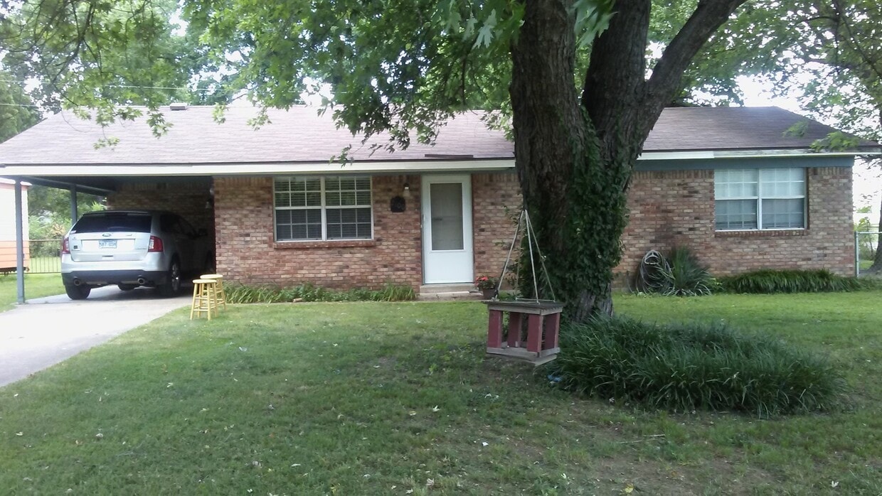 Photo - 2100 Cottonwood Pl