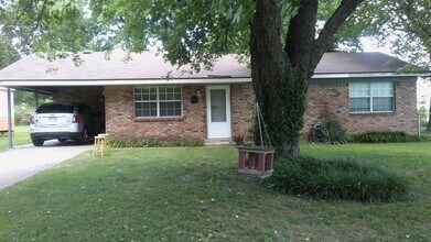 Building Photo - 2100 Cottonwood Pl