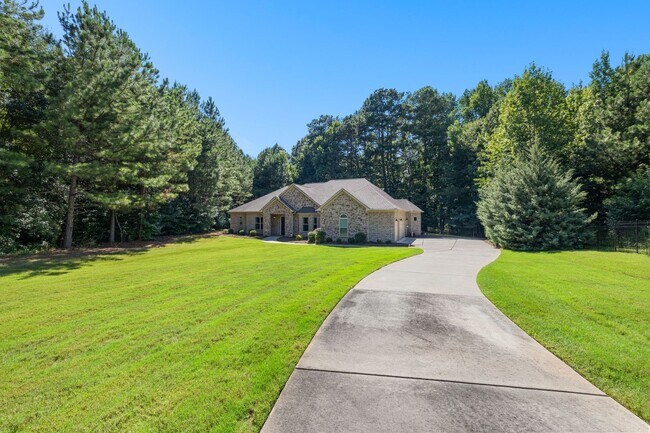 Building Photo - 135 Trustin Lake Dr