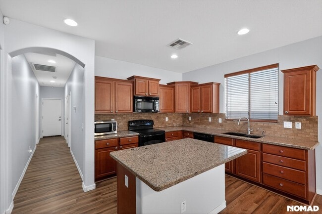 Foto del edificio - 2140 W Desert Ln