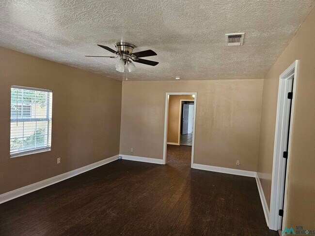 Foto del edificio - 1301 N Oak St