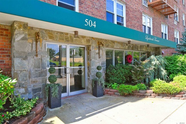 Foto del edificio - 504 Merrick Rd