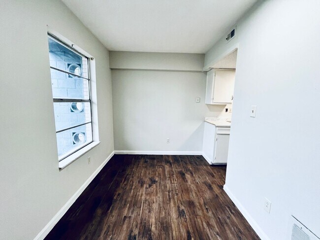 Foto del edificio - Town Pointe Apartments
