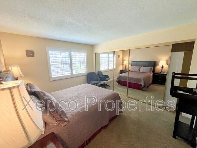 Building Photo - 5300 E Waverly Dr