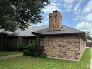 Building Photo - 5887 Westhaven Dr