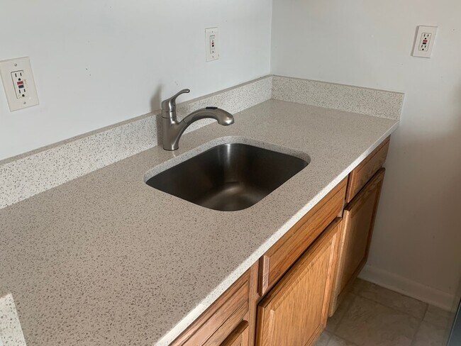Foto del edificio - 24528 Grove Ave