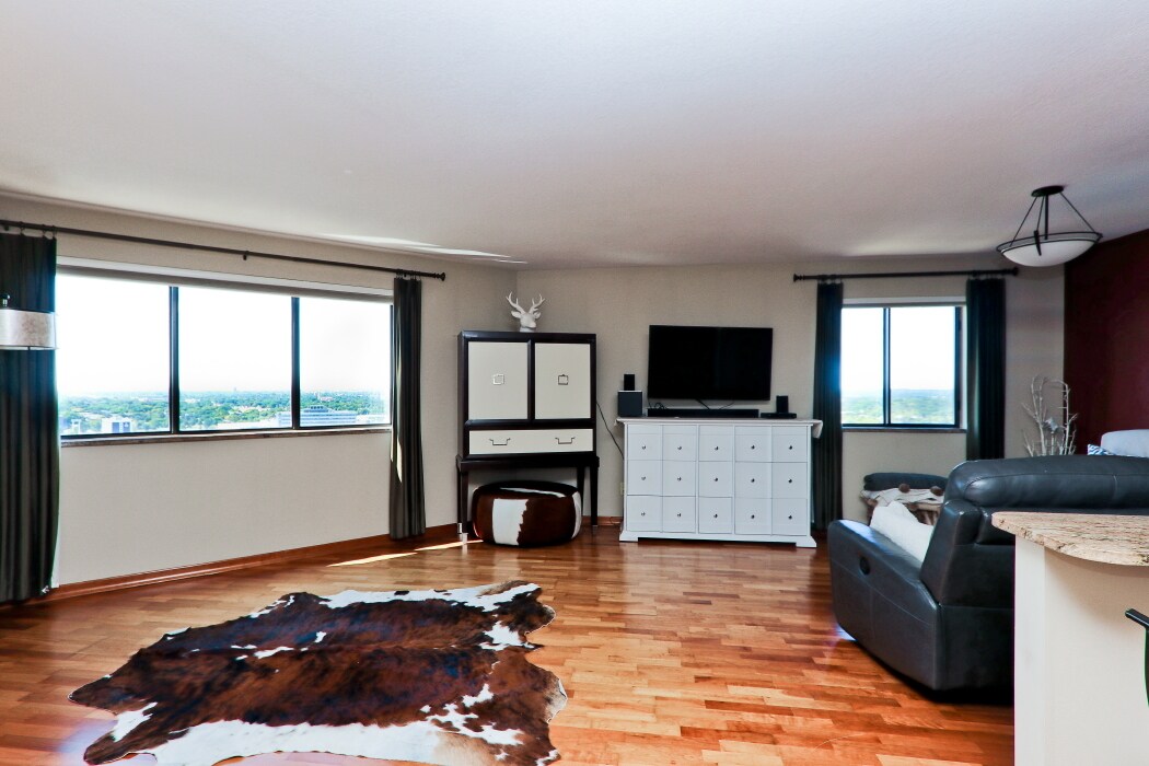 78 10th St E, Saint Paul, MN 55101 Condo for Rent in Saint Paul, MN