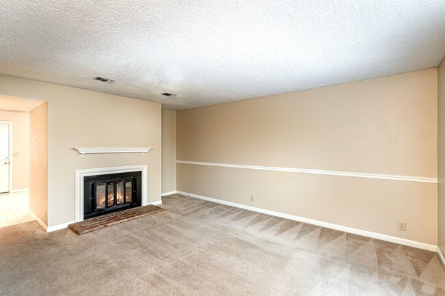 Building Photo - Smart 2 Bdrm / 1.5 Bath Brentwood Townhome...