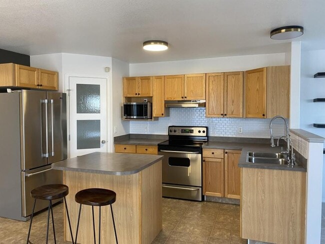 Photo du bâtiment - 3 bedroom in Grande Prairie AB T8W 2V1