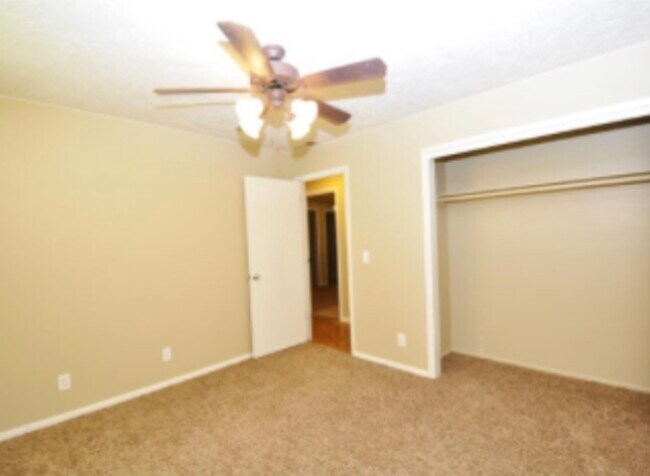 Foto del edificio - 352 Saguaro Drive