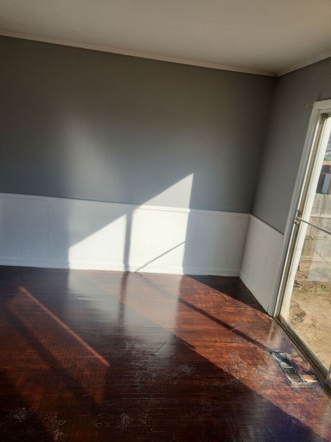 Building Photo - MUST SEE- Updated kitchen/Hardwood floors!!